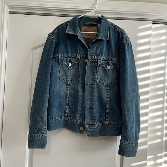 EUC Levi Denim Jacket - Picture 6 of 6